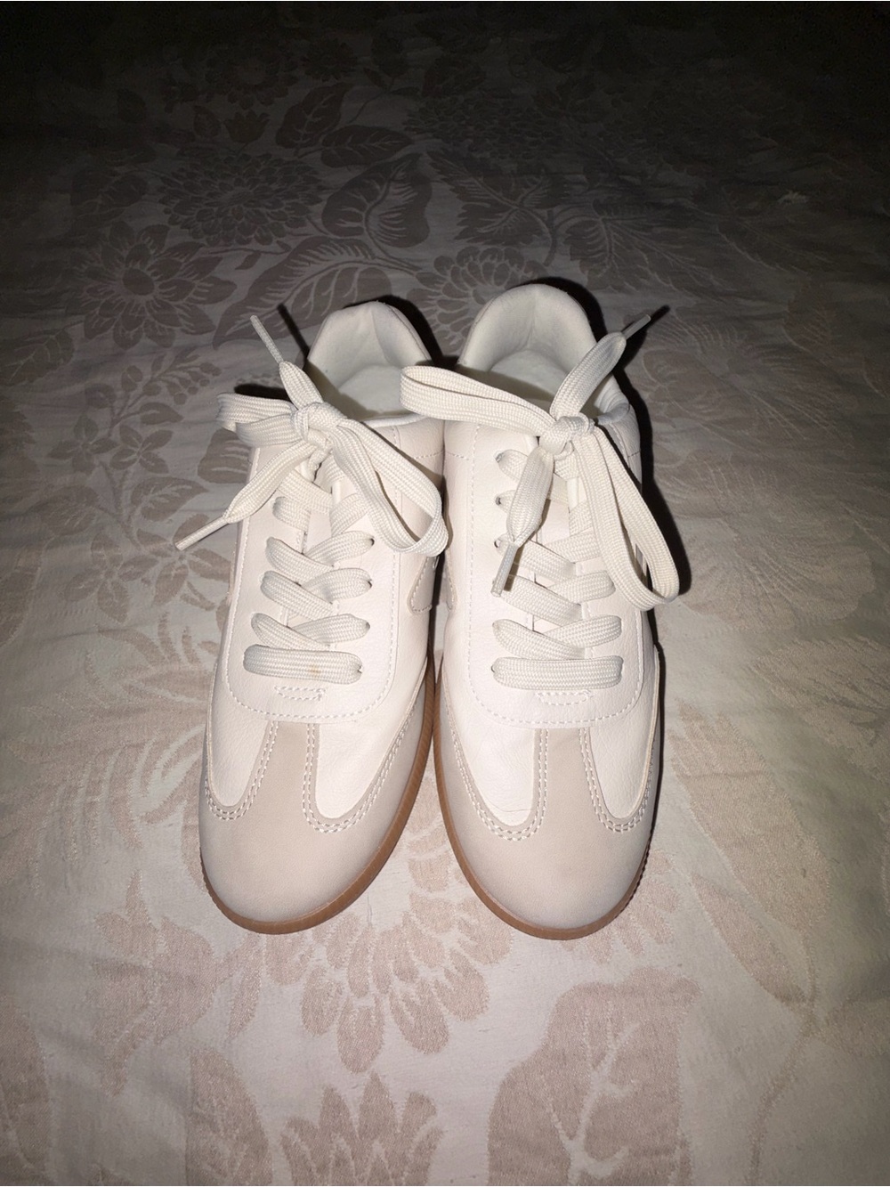 DV by Dolce Vita Cream Sneakers - Like New
